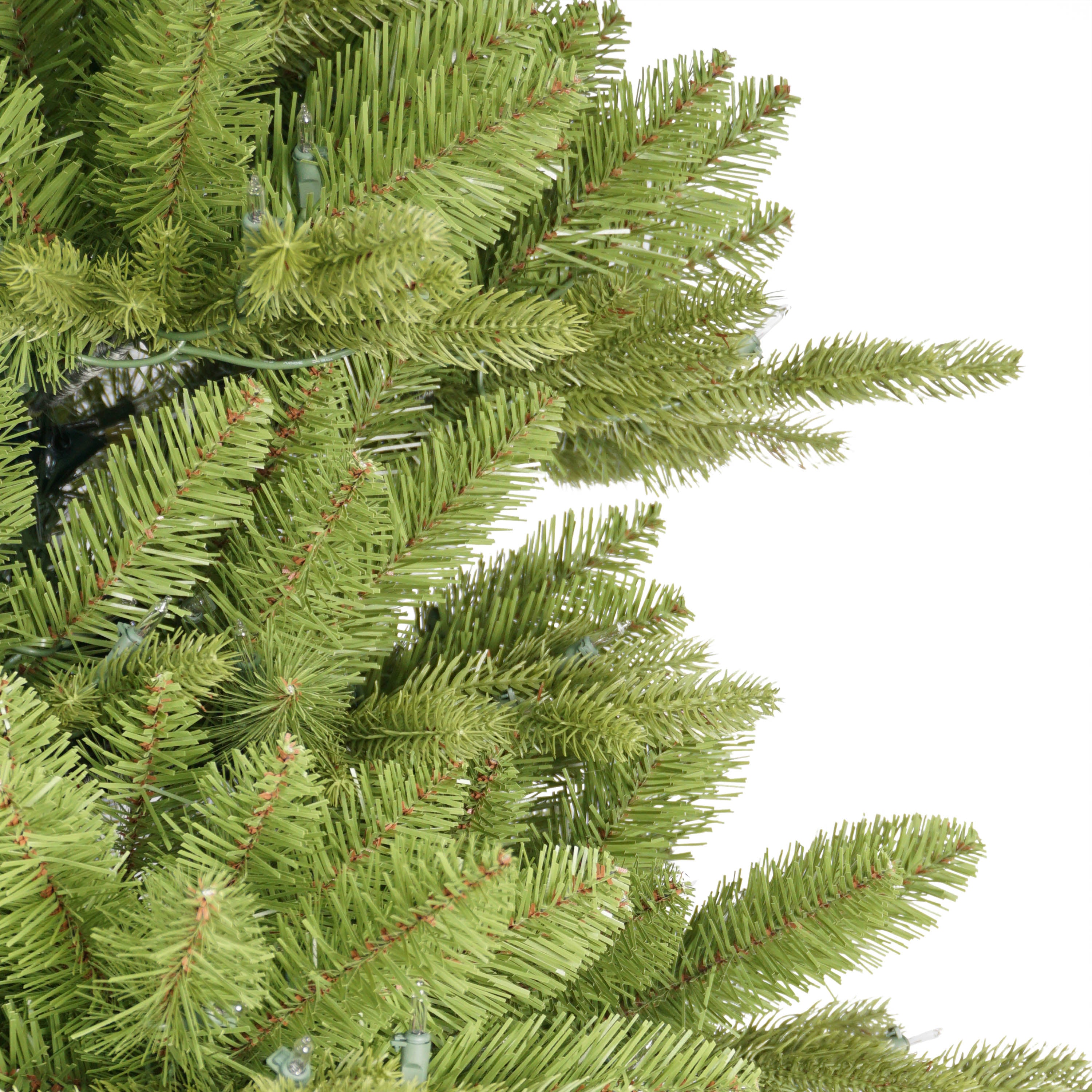 Puleo 7.5' Pre-Lit Middlebury Spruce Christmas Tree